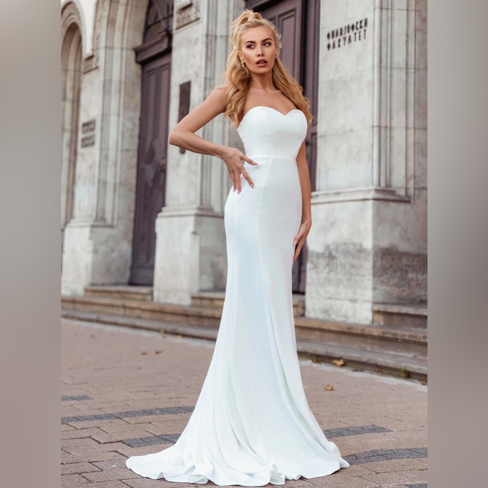 Sweetheart Neck Wedding Gown
